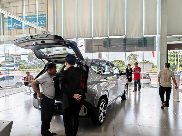 Chọn xe bản đủ hay bản tiêu chuẩn?